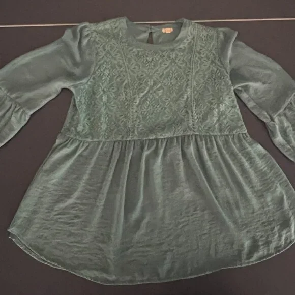 Teal Lace Peplum blouse with drop waist. Versatile top for fall or year round. - Picture 8 of 8